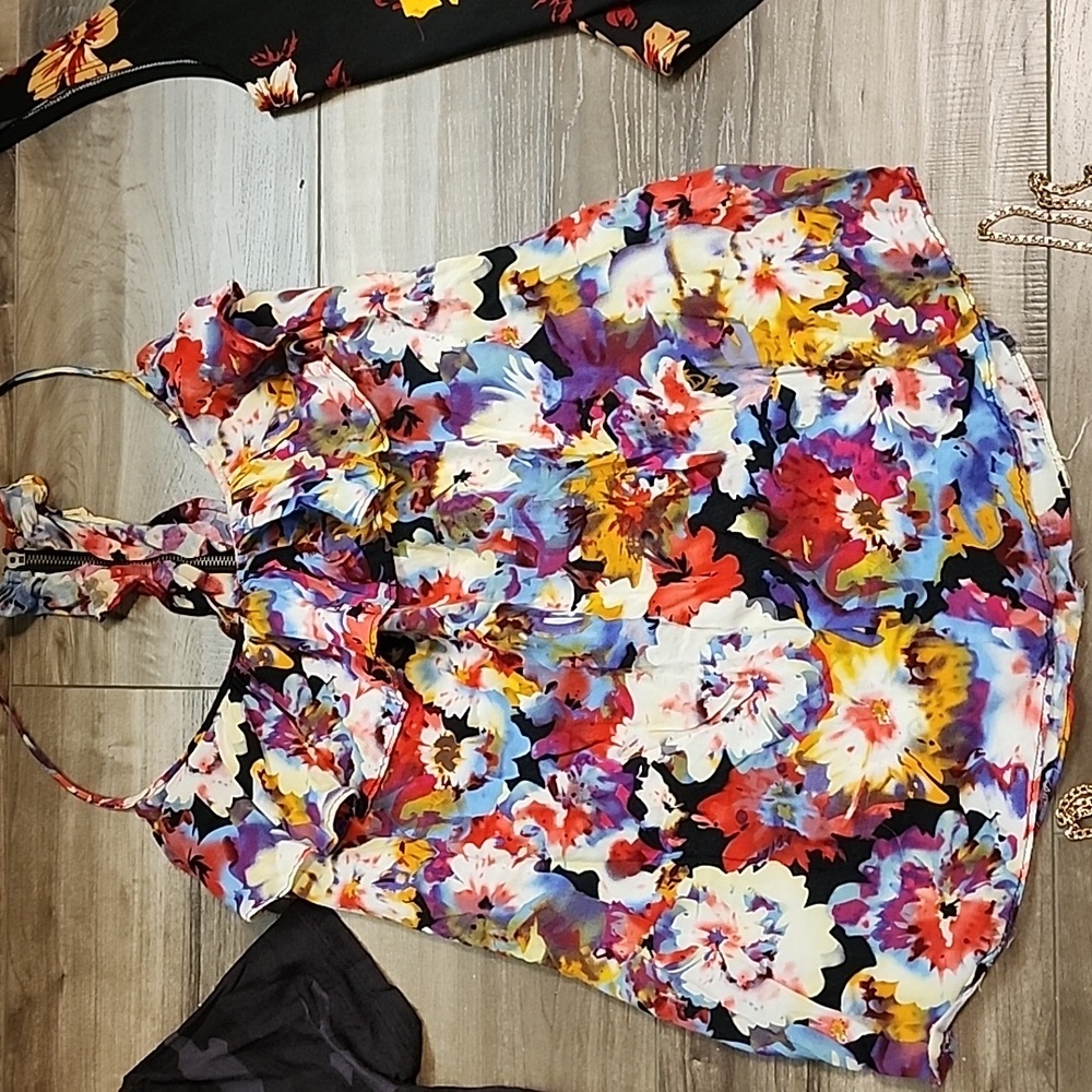 Colorful Women's Tops Collection - Picture 3 of 16